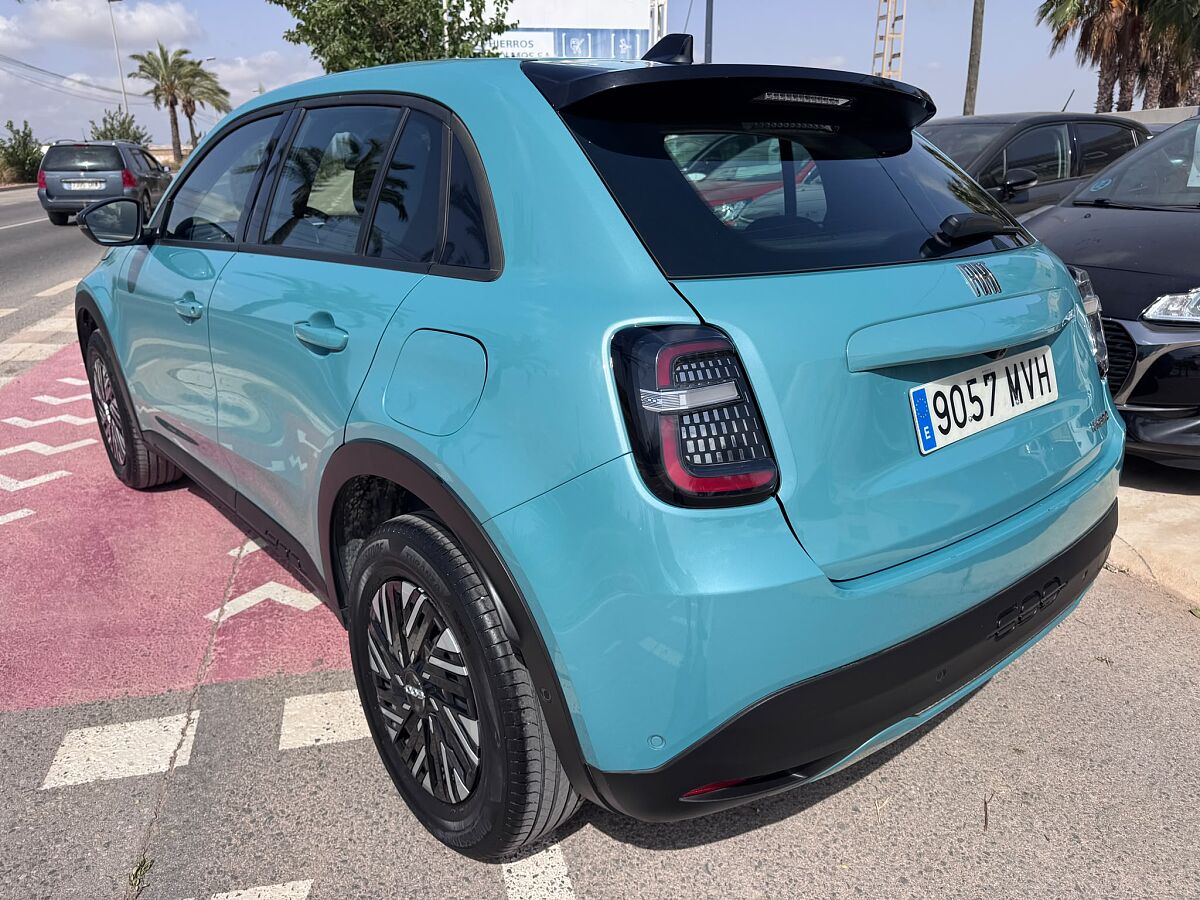 FIAT 600 HYBRID 1.2 E-THP AUTO SPANISH LHD IN SPAIN ONLY 6000 MILES SUPERB 2024